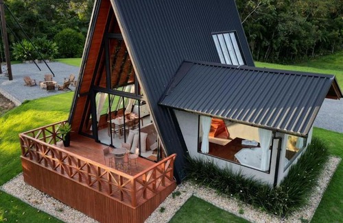 Blumenau Cabin | Chalés Aframe com café da manhã artesanal, 39km de Pomerode, Hidromassagem privativa, silenciosos em meio a natureza, lagoa para pesca esportiva
