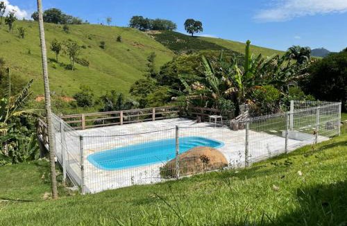 Vitor Hugo Villa | Chalés São João - a 500m da Cachoeira de Bom Jardim - com piscina