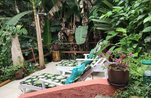 Petropolis House | Chale season rental with forest around