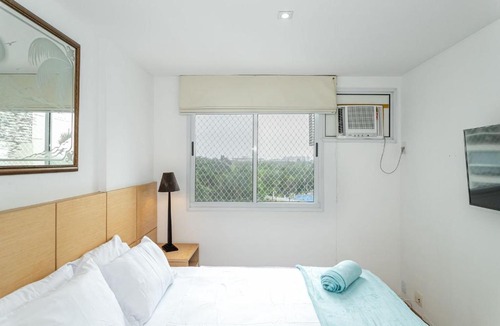 Barra da Tijuca Apartment | Chamego da Barra - 5 Hóspedes, Privativo e Piscina