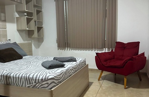 Rio das Ostras House | Charmosa e bem Localizada, Aceita Pets de Pequeno Porte. Área Gourmet