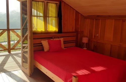 Santo Amaro da Imperatriz Ski Chalet | Charming chalet in Santo Amaro da Imperatriz, Pets are welcome.