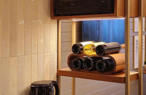 Universitario House | Chardonnay Cabin - Urban Cabin