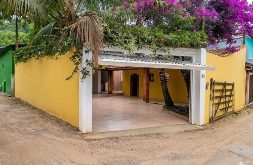 Barra do Sahy House | Charming house between Sahy and Baleia, 350 m from the beach, Wi-Fi.