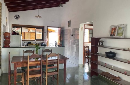 Silop House | Charming house with tropical garden 1500 meters from Cruzeiro beach.