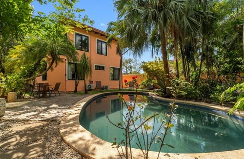 Playa Langosta House | Charming Langosta Casita 2 Min Walk to Beach