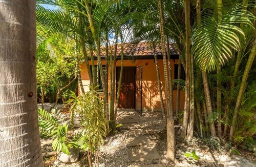 Playa Langosta House | Charming Langosta Casita 2 Min Walk to Beach