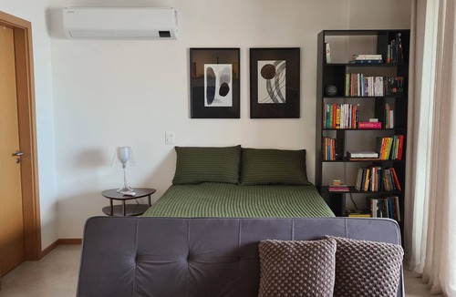Piratininga Apartment | Charming loft with barbecue on the balcony and sea view