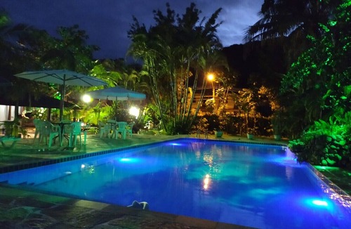 Sao Sebastiao House | Charmosa casa com churrasq. na praia de Camburí