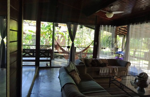 Sao Sebastiao House | Charmosa casa com churrasq. na praia de Camburí