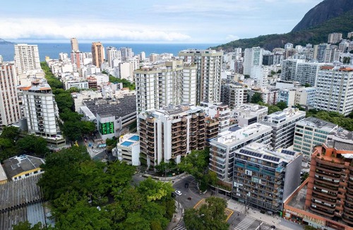Leblon Apartment | Chic loft in Leblon with balcony and Christ view