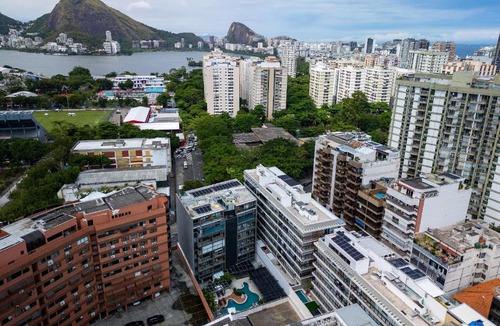 Leblon Apartment | Chic loft in Leblon with balcony and Christ view