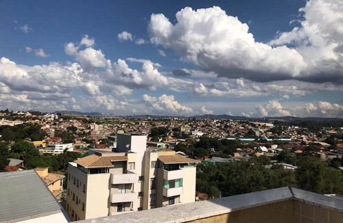Contagem Apartment | Cobertura Duplex com Hidromassagem ao Ar Livre Para 8 Pessoas