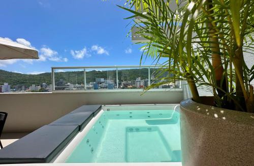Bombas Apartment | Cobertura finamente mobiliada com jacuzzi