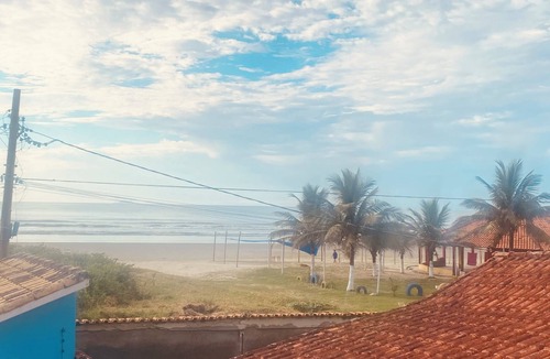 Itanhaem House | Comfort and fun. Beachfront. Small pets are accepted.