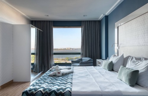 Praia do Canto Hotel | Comfort Suites Vitoria