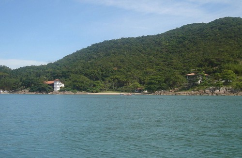 Governador Celso Ramos House | Comfortable beach house and beach overlooking Florianopolis