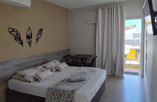 Barra Nova Villa | Comfortable suite with queen-size bed, air conditioning, minibar and smart TV