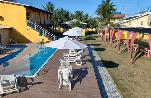 Barra Nova Villa | Comfortable suite with queen-size bed, air conditioning, minibar and smart TV