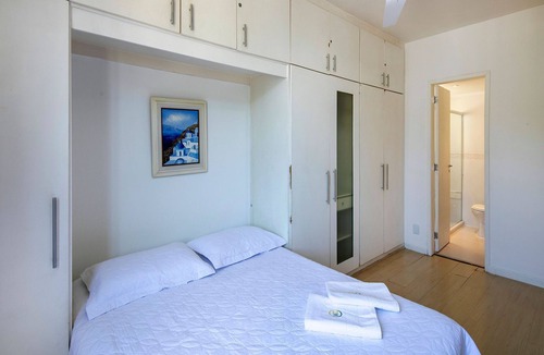 Leme Apartment | Comfortable and secure 2 bdrm with balcony in Leme