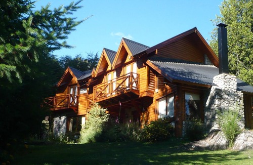 Villa La Angostura Cabin | Comfortable cabin with heated pool in Puerto Manzano