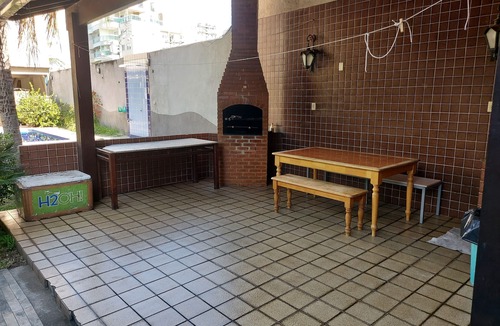 Camboinhas House | Comfortable beach house, large balcony with barbecue near the beach