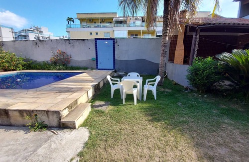 Camboinhas House | Comfortable beach house, large balcony with barbecue near the beach