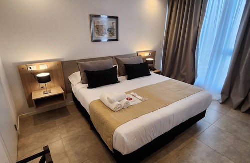 Rio Cuarto Hotel | Comfortable Unit Near Plaza Alberdi With Breakfast Indoor And Outdoor Pools