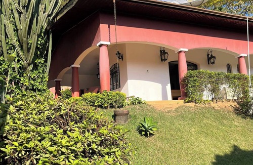 Lindoia House | Complete Country House with Private Pool, 4 Suites and Pet Area – Lindóia