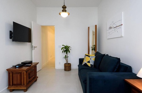Copacabana Apartment | Complete 1BDR 400m from the Beach | SL 363/304