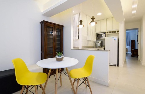 Copacabana Apartment | Complete 1BDR 400m from the Beach | SL 363/304