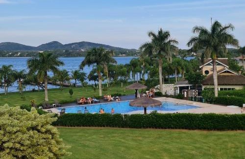 Porto da Lagoa House | Complete Apartment in a Condo Resort by the lake