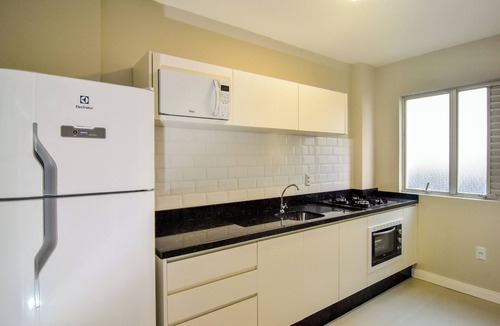 Barra Sul Apartment | Conforto na Av. Brasil, 150 metros da Praia RS7551