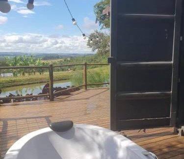 Brotas Ski Chalet | Container Beija-Flor com SPA e Cachoeira