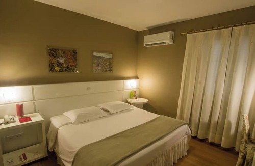 Jaguariaiva Hotel | Contemporary Double Room Nestled Among Forests with Canyon and Waterfall Stunt