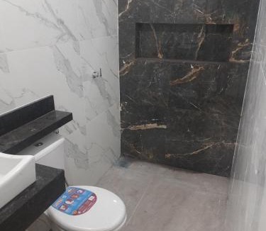 Providencia Villa | COP 30 - Quarto privativo em casa com 3 quartos e 4 banheiros