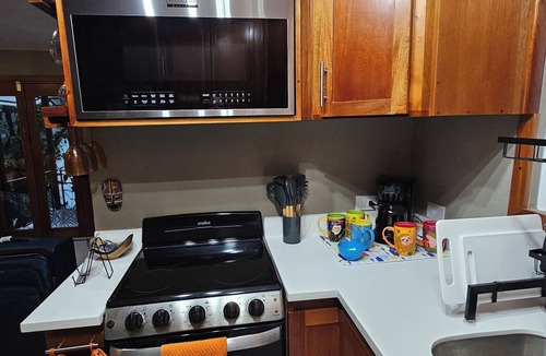 Damas House | Cozy bungalow in charming Manuel Antonio with AC
