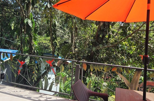 Damas House | Cozy bungalow in charming Manuel Antonio with AC