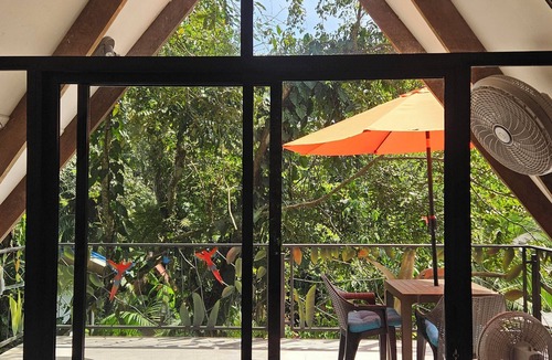 Damas House | Cozy bungalow in charming Manuel Antonio with AC