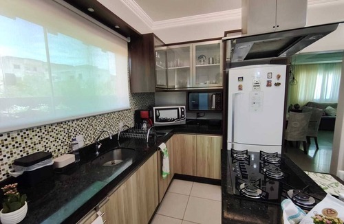 Capivari House | Cozy house, less than 10 minutes from the beach.