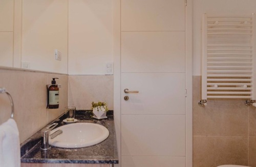 Esquel Apartment | Cozy Modern Alpine Cabins - 25 minutes from ski resort