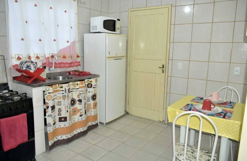 Real Parque House | Cozy room, with TV access to over 400 channels from around the world. Nice place