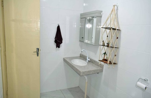 Real Parque House | Cozy room, with TV access to over 400 channels from around the world. Nice place