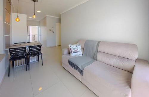 Praia da Armacao do Itapocoroi House | Curta Praia da Armação - Casa Girassol