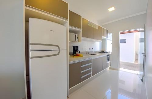 Praia da Armacao do Itapocoroi House | Curta Praia da Armação - Casa Girassol
