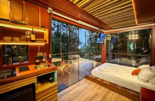 Mairipora Hotel | Deck Tiny House