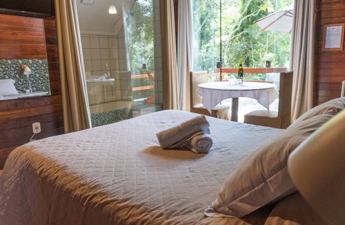 Santo Antonio do Pinhal Ski Chalet | DeLuxe Hydro Deck Chalet