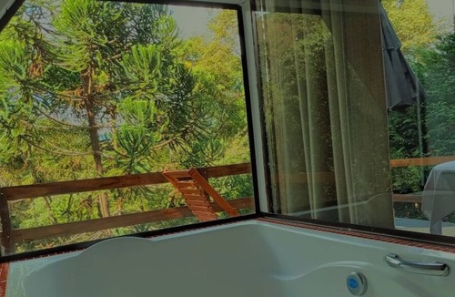 Santo Antonio do Pinhal Ski Chalet | DeLuxe Hydro Deck Chalet