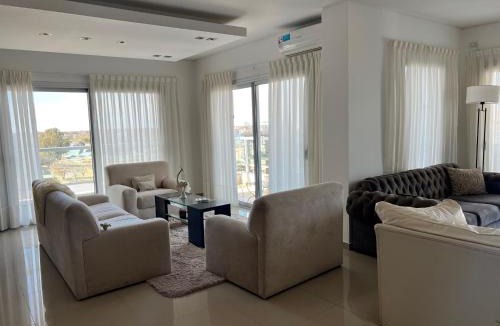 Rio Cuarto Apartment | Departamento amplio y muy iluminado en 9 piso, con piscina