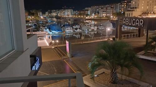 Nordelta Apartment | Departamento loft con balcón con vistas parciales a la bahia